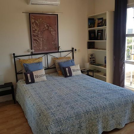 La Croisee Des Chemins Bed & Breakfast กัลวีสซง ภายนอก รูปภาพ